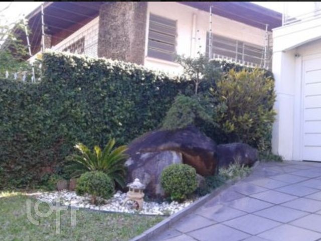 Casa com 510m², 3 dormitórios, 3 suítes, 6 vagas, Três Figueiras em Porto Alegre