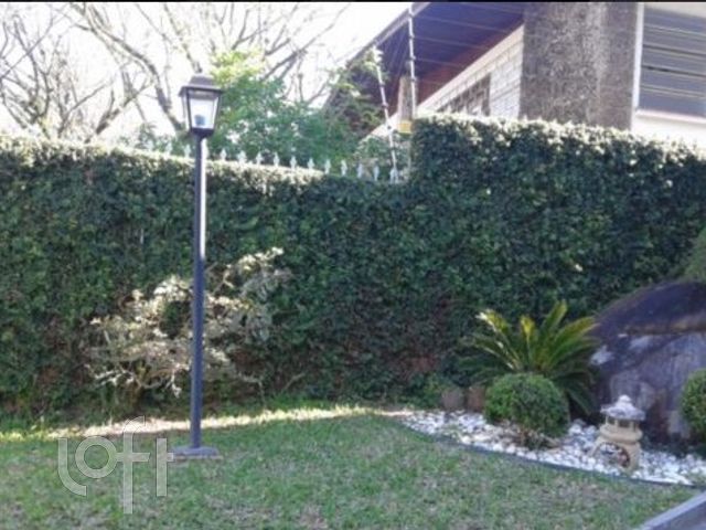 Casa com 510m², 3 dormitórios, 3 suítes, 6 vagas, Três Figueiras em Porto Alegre