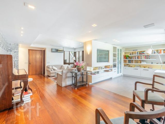Apartamento com 161m², 3 dormitórios, 1 suíte, 1 vaga, Petrópolis em Porto Alegre