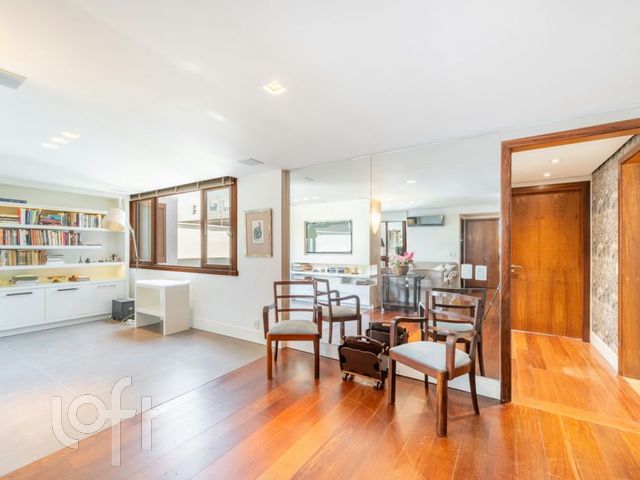Apartamento com 161m², 3 dormitórios, 1 suíte, 1 vaga, Petrópolis em Porto Alegre