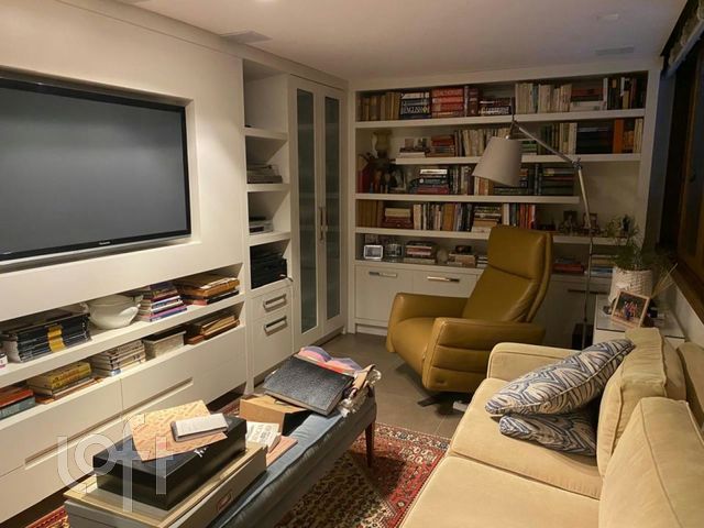 Apartamento com 161m², 3 dormitórios, 1 suíte, 1 vaga, Petrópolis em Porto Alegre