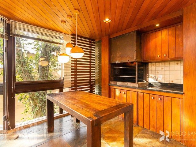 Apartamento com 262m², 3 dormitórios, 3 suítes, 3 vagas, Bela Vista em Porto Alegre