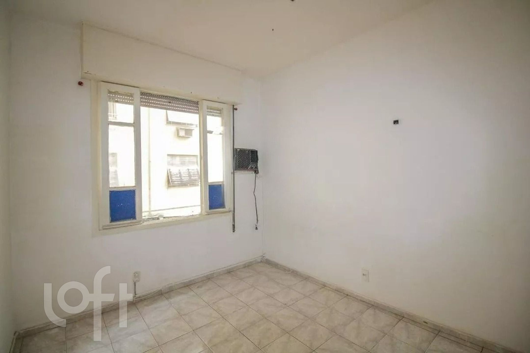 Apartamento à venda com 2 quartos, 70m² - Foto 3