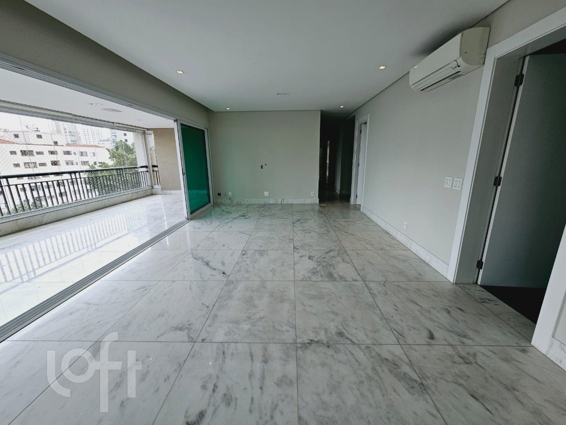 Apartamento à venda com 3 quartos, 223m² - Foto 4