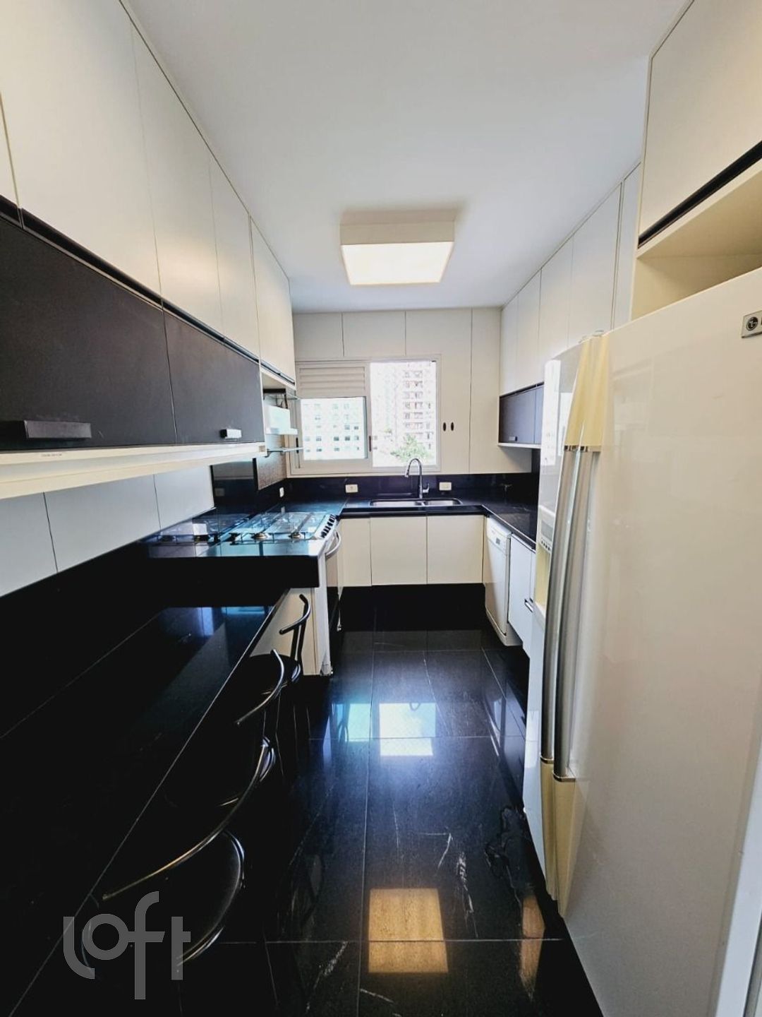 Apartamento à venda com 3 quartos, 223m² - Foto 8