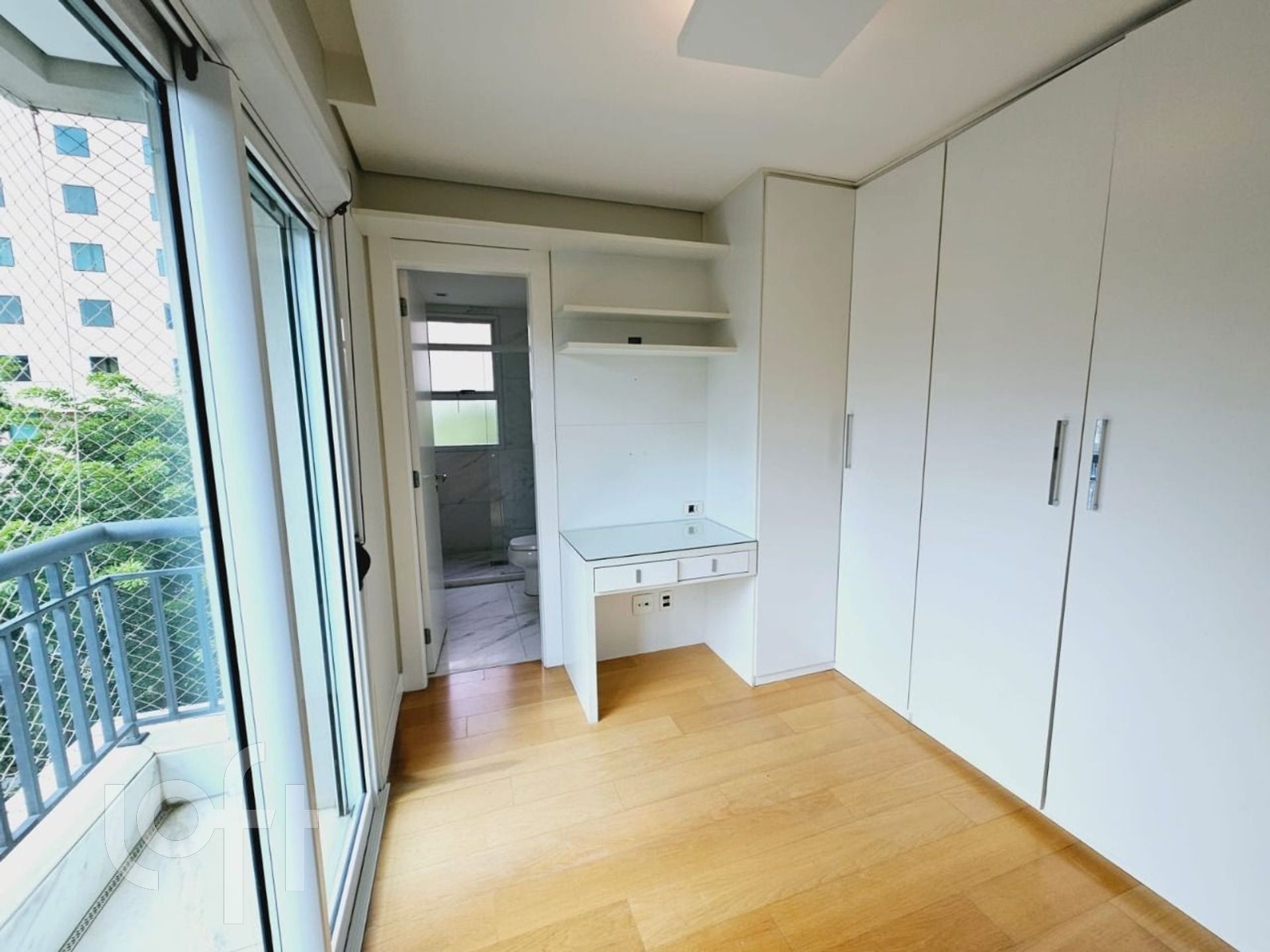 Apartamento à venda com 3 quartos, 223m² - Foto 19