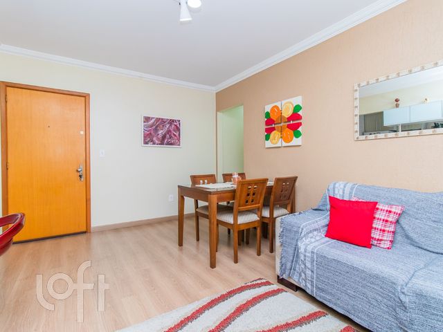 Apartamento com 72m², 2 dormitórios, 1 suíte, 1 vaga, Jardim Botânico em Porto Alegre