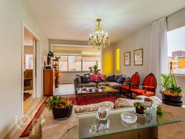 Apartamento com 209m², 3 dormitórios, 1 suíte, 2 vagas, Moinhos de Vento em Porto Alegre