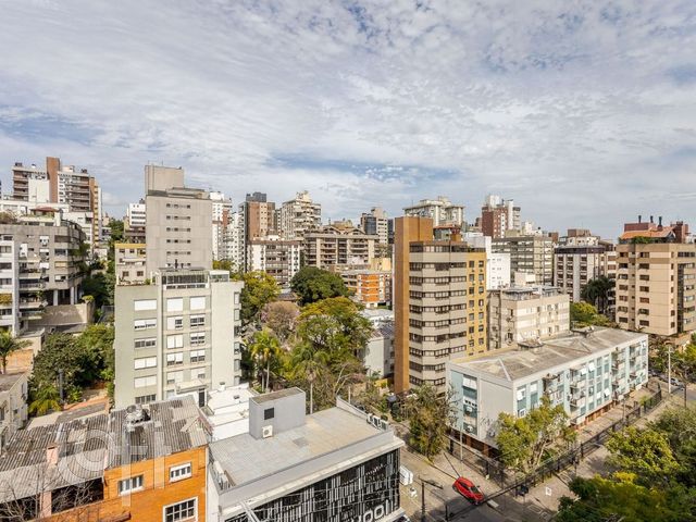Apartamento com 144m², 3 dormitórios, 1 suíte, 2 vagas, Rio Branco em Porto Alegre