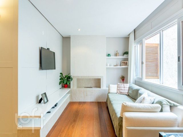 Apartamento com 147m², 3 dormitórios, 1 suíte, 1 vaga, Petrópolis em Porto Alegre