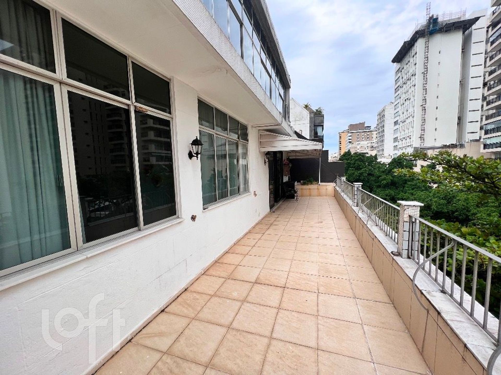 Apartamento à venda com 3 quartos, 370m² - Foto 3