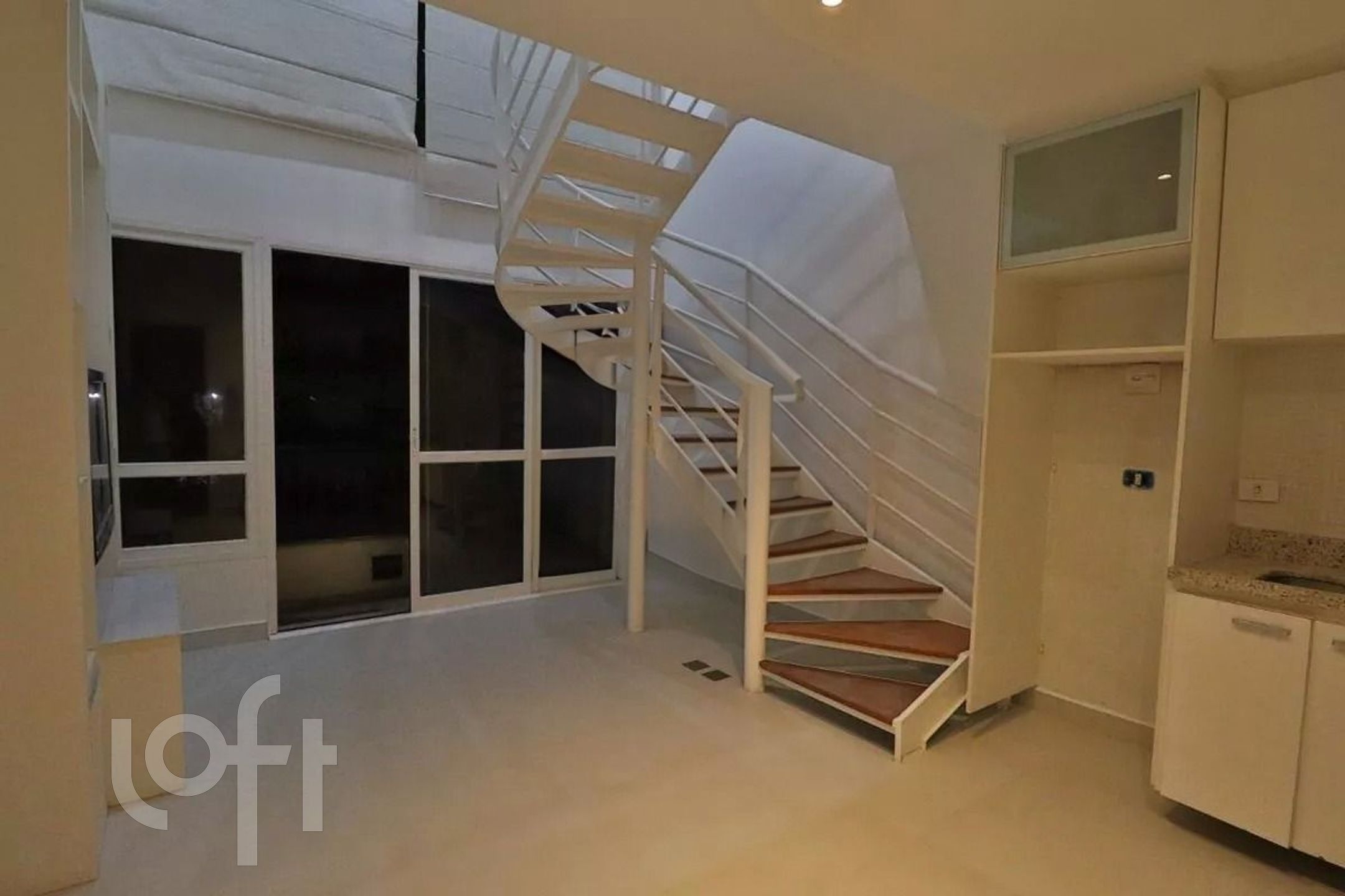 Apartamento à venda com 1 quarto, 42m² - Foto 1