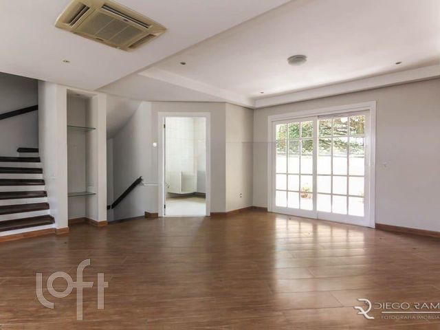 Casa em Condomínio com 242m², 4 dormitórios, 2 suítes, 4 vagas, Chácara das Pedras em Porto Alegre