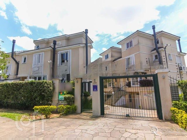Casa em Condomínio com 242m², 4 dormitórios, 2 suítes, 4 vagas, Chácara das Pedras em Porto Alegre