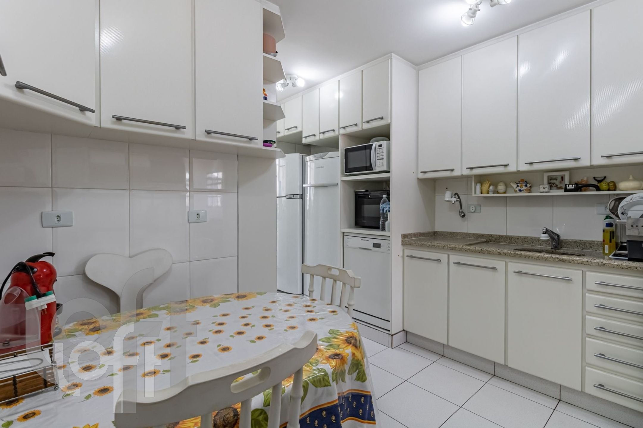 Apartamento à venda com 3 quartos, 106m² - Foto 17