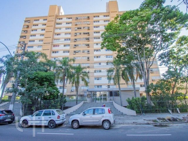 Apartamento com 138m², 3 dormitórios, 1 suíte, 1 vaga, Petrópolis em Porto Alegre