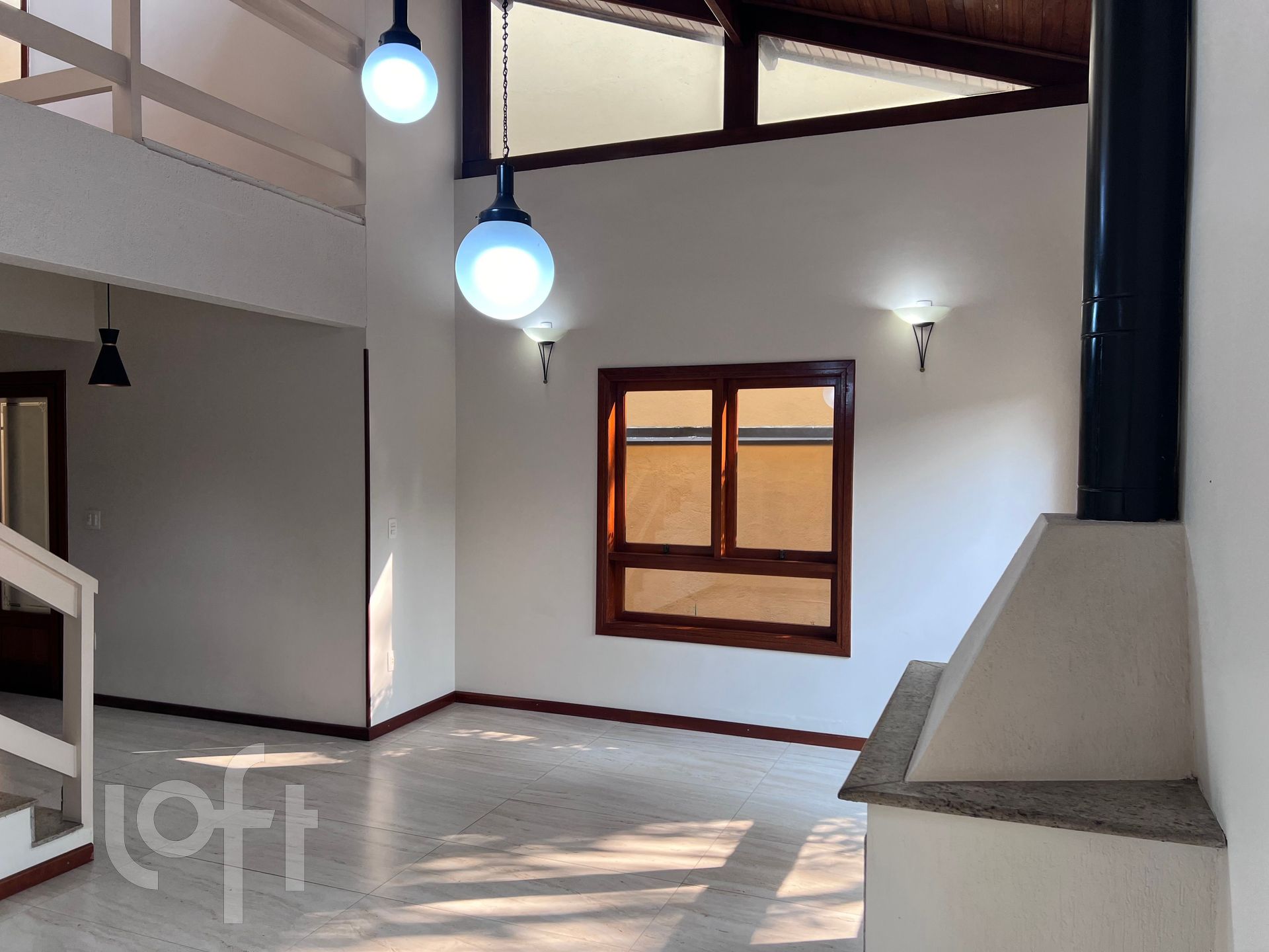 Casa à venda com 2 quartos, 190m² - Foto 1