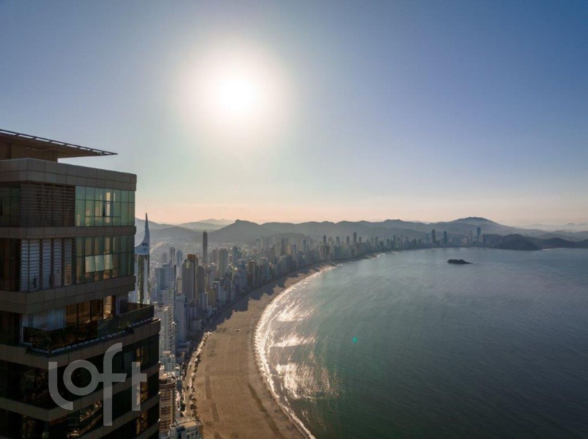 Apartamento à venda em Barra Sul com 261 m², 4 quartos, 4 suítes, 3 vagas