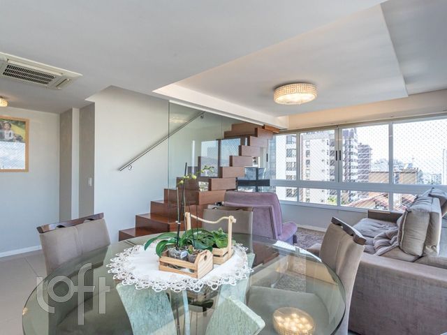 Apartamento com 170m², 3 dormitórios, 1 suíte, 2 vagas, Petrópolis em Porto Alegre