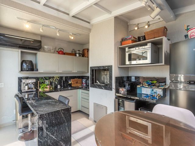 Apartamento com 170m², 3 dormitórios, 1 suíte, 2 vagas, Petrópolis em Porto Alegre