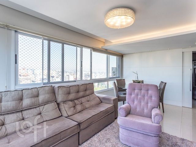 Apartamento com 170m², 3 dormitórios, 1 suíte, 2 vagas, Petrópolis em Porto Alegre