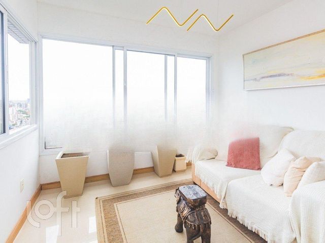 Apartamento com 97m², 3 dormitórios, 1 suíte, 3 vagas, Petrópolis em Porto Alegre