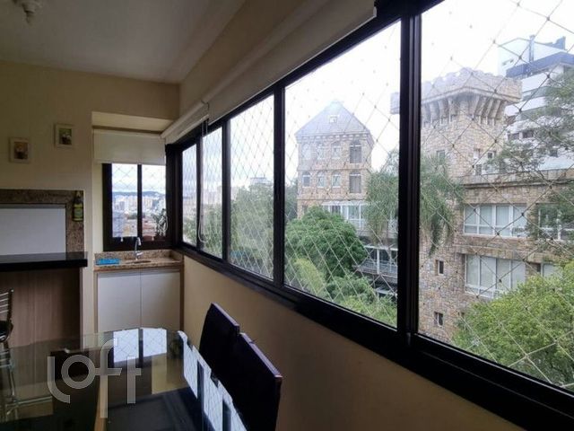 Apartamento com 93m², 3 dormitórios, 1 suíte, 2 vagas, Rio Branco em Porto Alegre