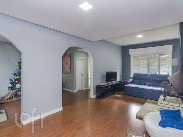 Casa com 269m², 3 dormitórios, 2 suítes, 5 vagas, Petrópolis em Porto Alegre