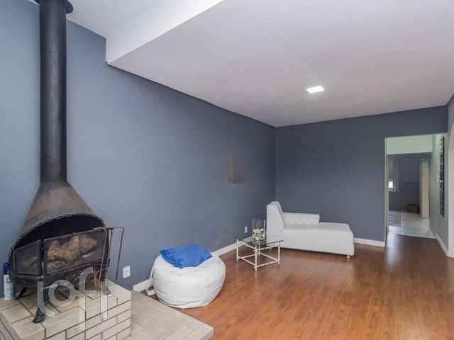 Casa com 269m², 3 dormitórios, 2 suítes, 5 vagas, Petrópolis em Porto Alegre