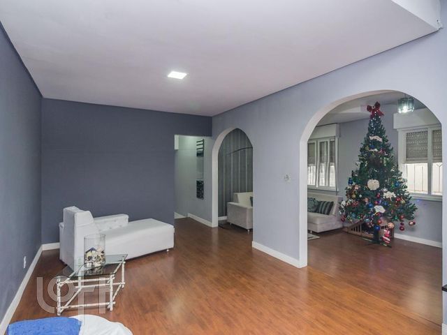 Casa com 269m², 3 dormitórios, 2 suítes, 5 vagas, Petrópolis em Porto Alegre