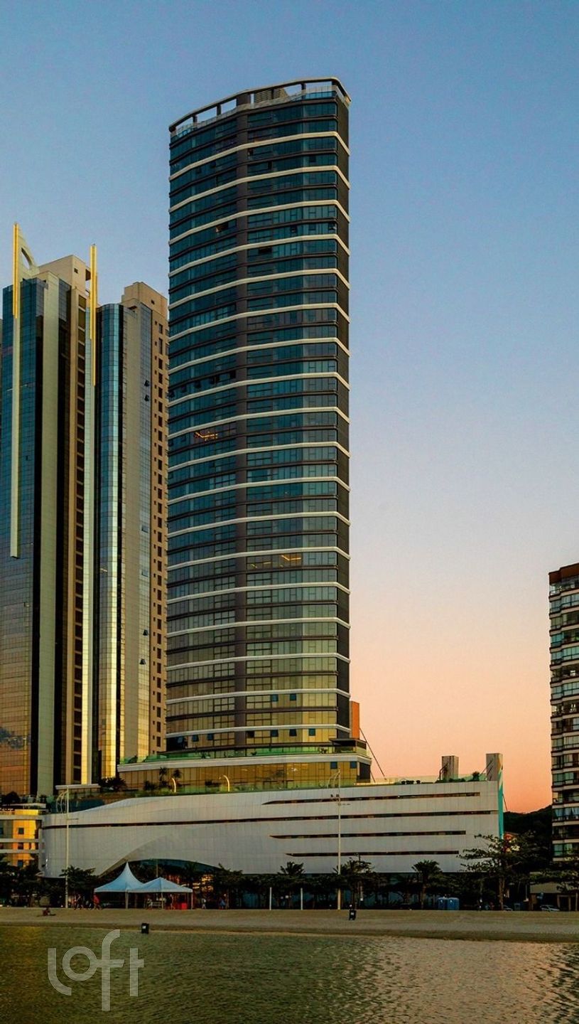 Apartamento à venda em Centro com 230 m², 4 quartos, 4 suítes, 4 vagas