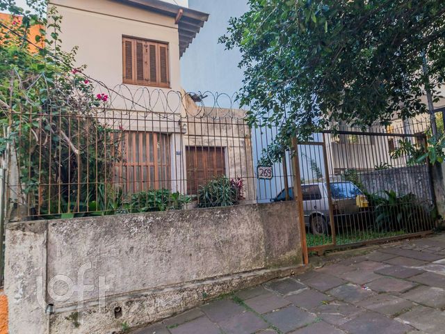 Casa com 181m², 2 dormitórios, 2 suítes, 2 vagas, Rio Branco em Porto Alegre