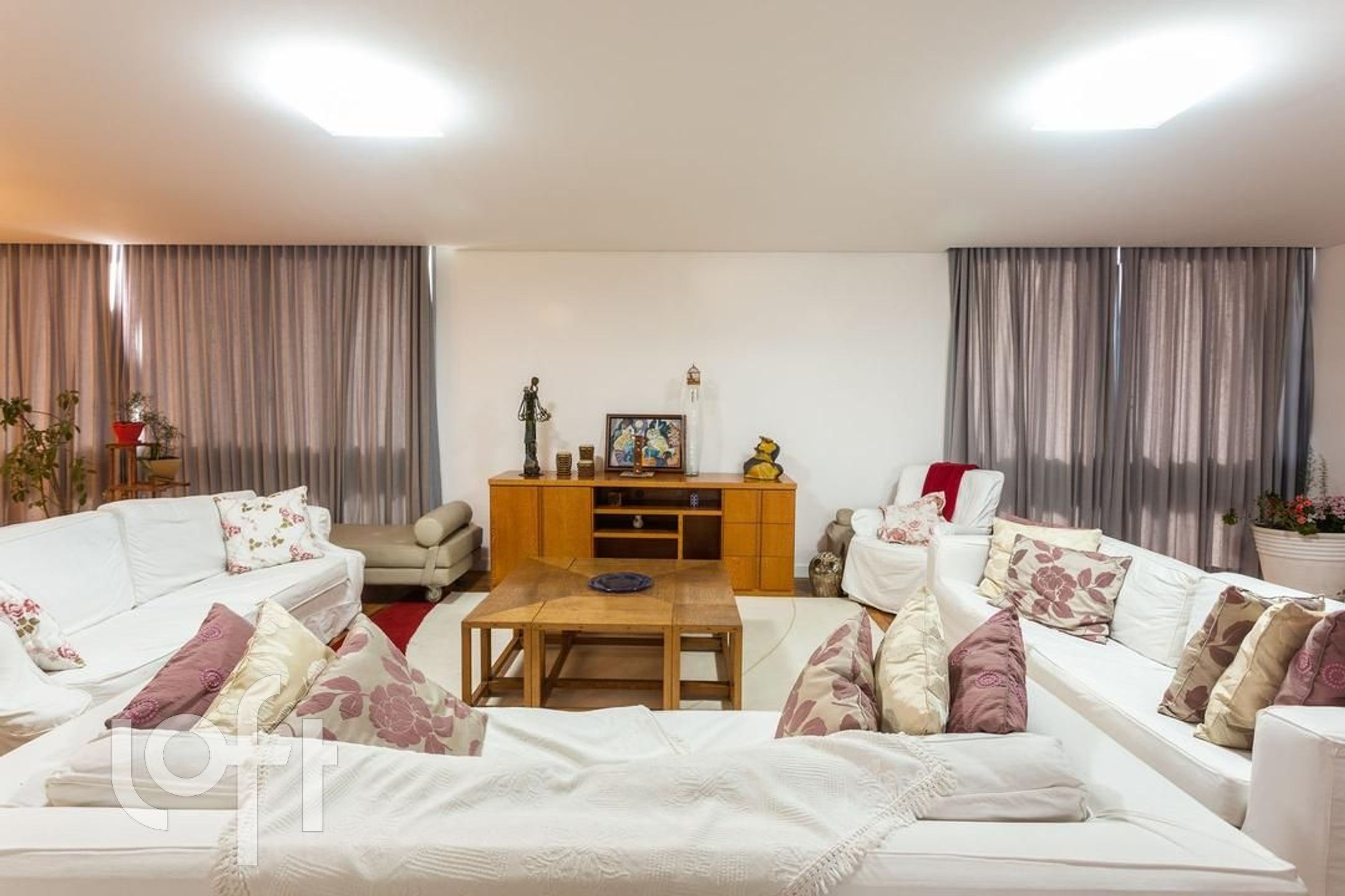 Apartamento à venda com 3 quartos, 248m² - Foto 2