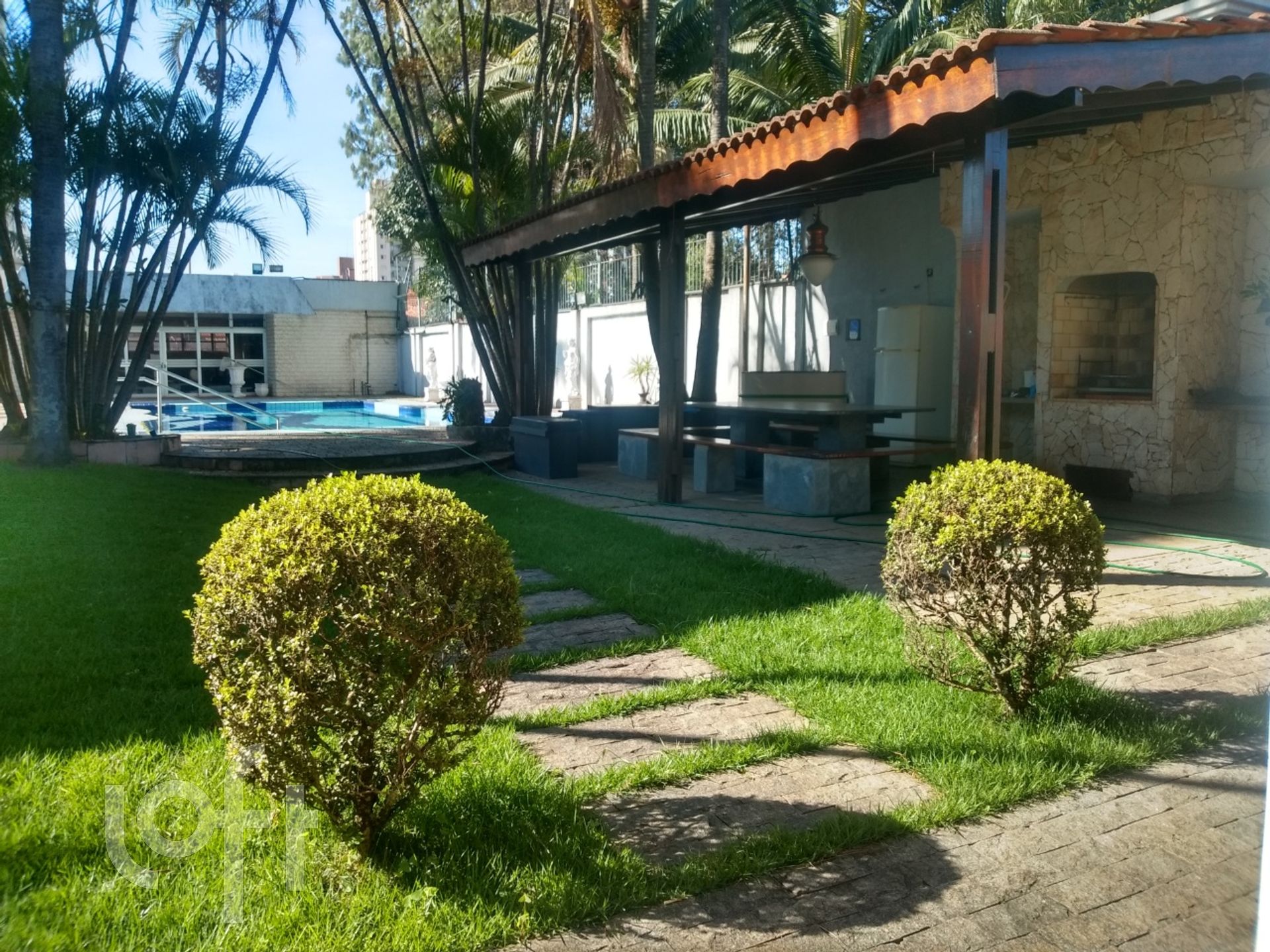 Casa à venda com 4 quartos, 800m² - Foto 2