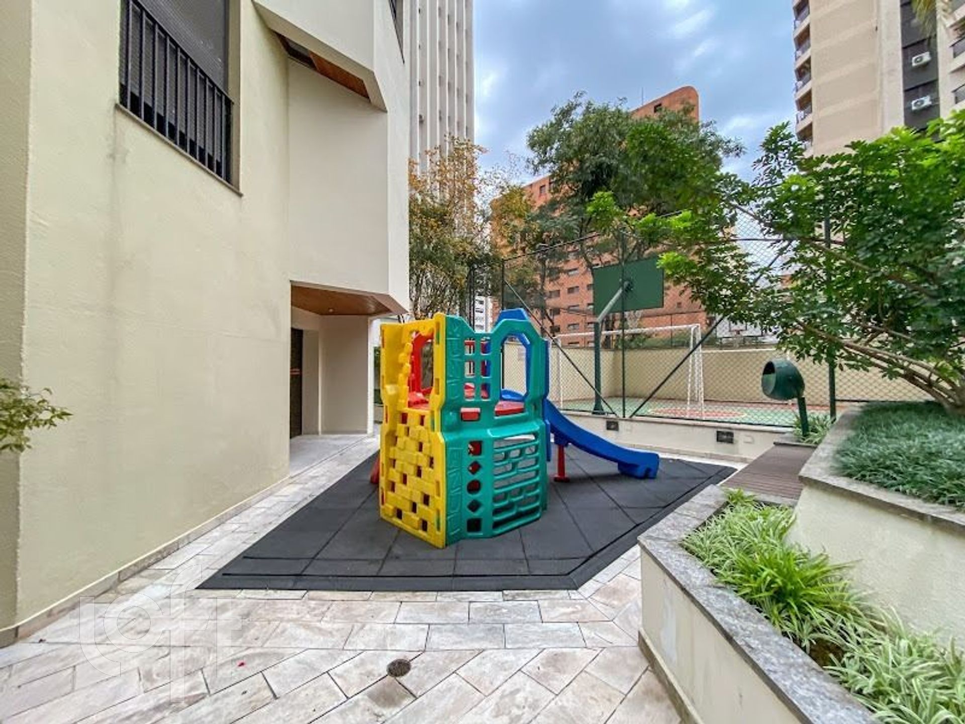 Apartamento à venda com 4 quartos, 225m² - Foto 31