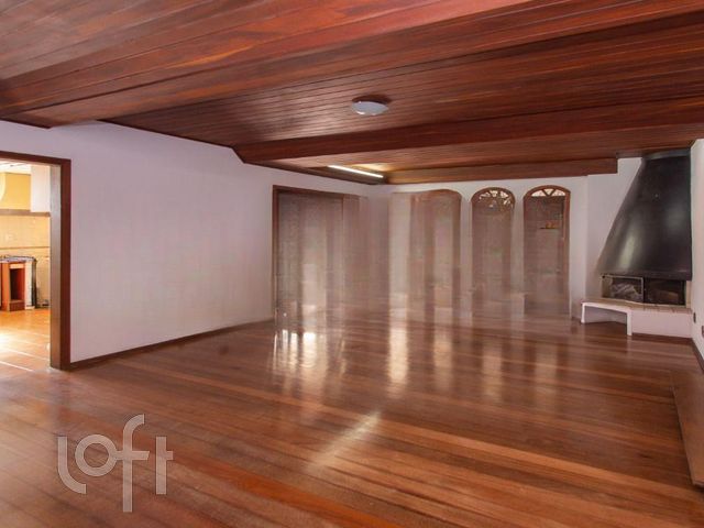 Casa com 359m², 4 dormitórios, 1 suíte, 3 vagas, Vila Ipiranga em Porto Alegre