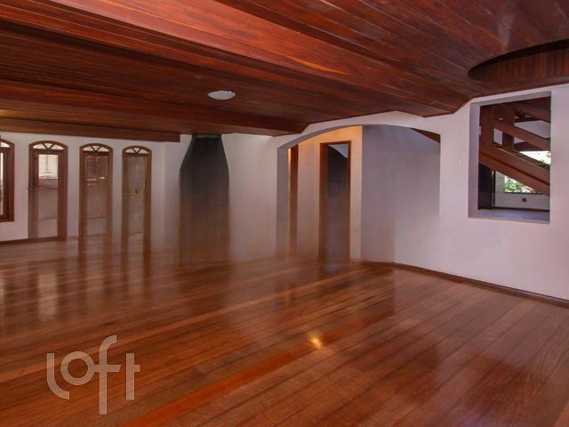Casa com 359m², 4 dormitórios, 1 suíte, 3 vagas, Vila Ipiranga em Porto Alegre