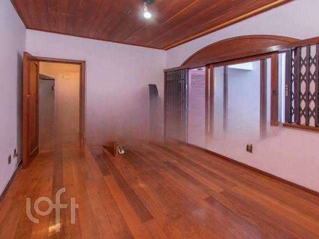 Casa com 359m², 4 dormitórios, 1 suíte, 3 vagas, Vila Ipiranga em Porto Alegre