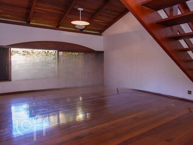 Casa com 359m², 4 dormitórios, 1 suíte, 3 vagas, Vila Ipiranga em Porto Alegre