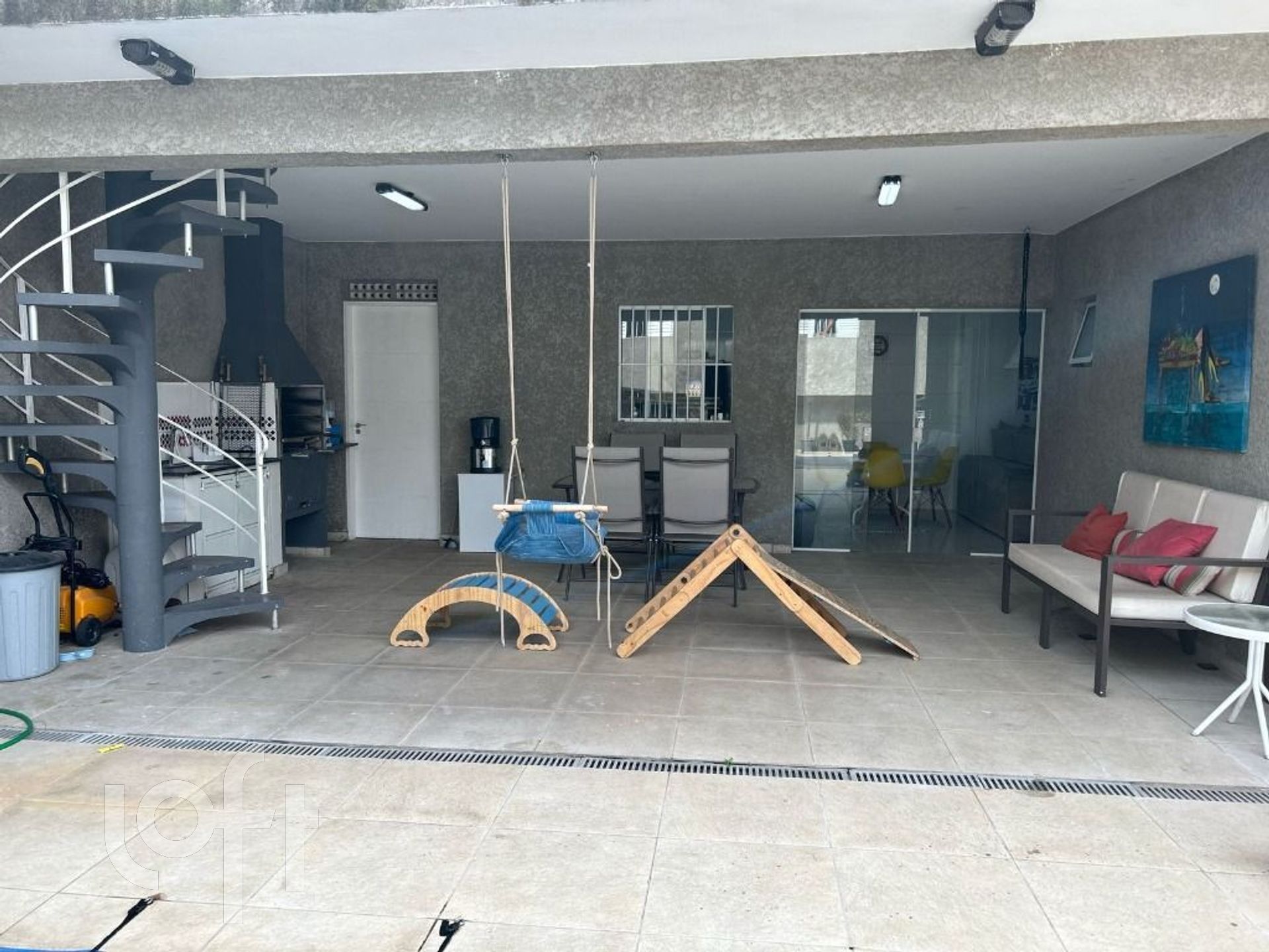 Casa à venda com 4 quartos, 317m² - Foto 2