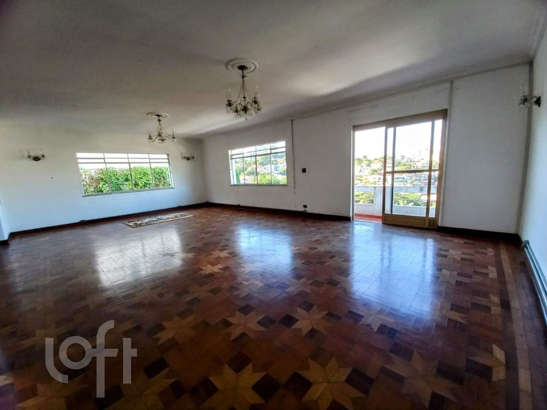 Casa à venda com 4 quartos, 1002m² - Foto 1