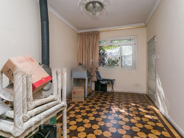 Casa com 230m², 4 dormitórios, 2 vagas, Petrópolis em Porto Alegre