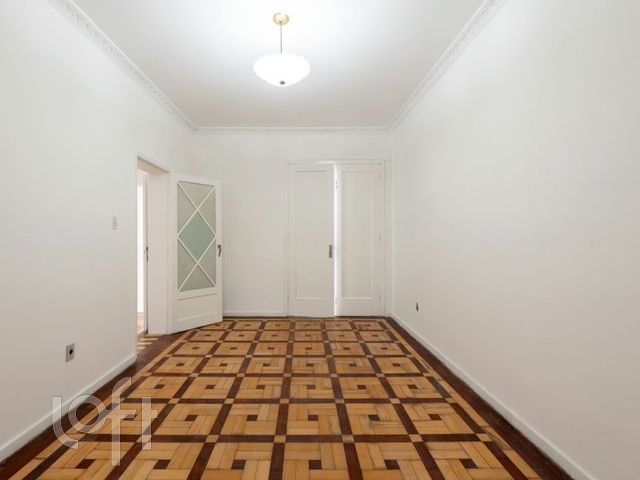 Casa com 230m², 4 dormitórios, 2 vagas, Petrópolis em Porto Alegre