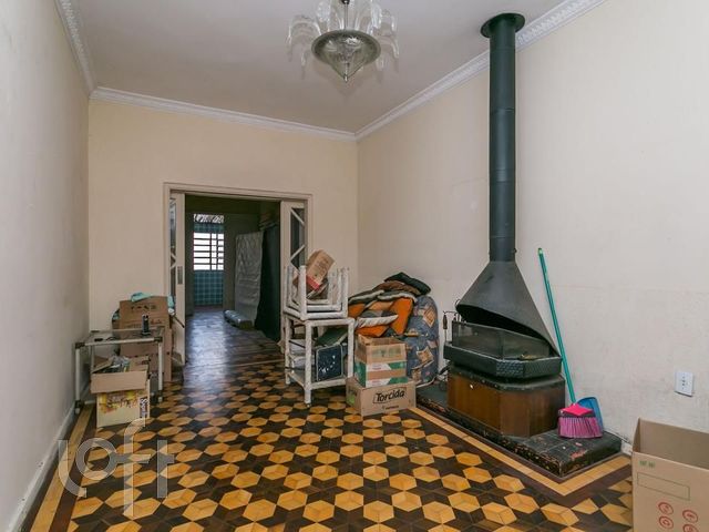Casa com 230m², 4 dormitórios, 2 vagas, Petrópolis em Porto Alegre