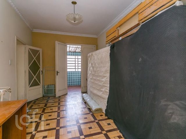 Casa com 230m², 4 dormitórios, 2 vagas, Petrópolis em Porto Alegre