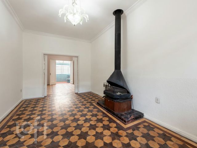 Casa com 230m², 4 dormitórios, 2 vagas, Petrópolis em Porto Alegre