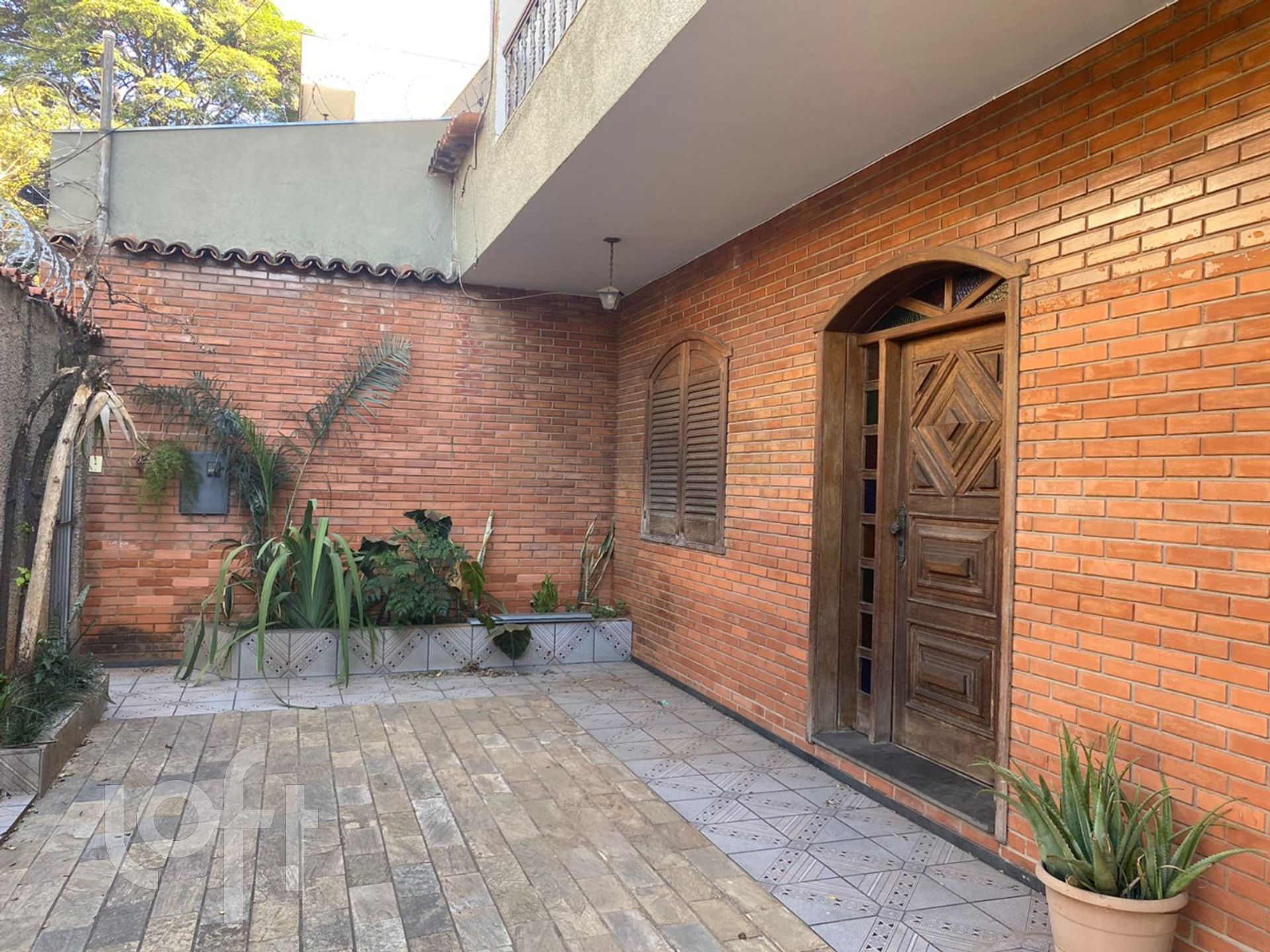 Casa à venda com 6 quartos, 250m² - Foto 1