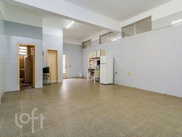 Casa com 450m², 3 dormitórios, 2 vagas, Vila Ipiranga em Porto Alegre