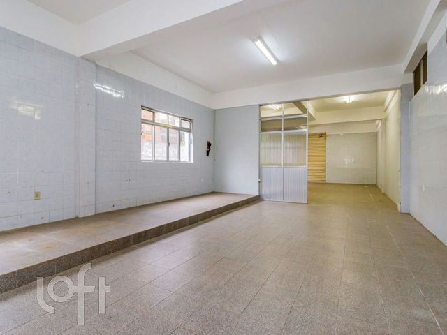 Casa com 450m², 3 dormitórios, 2 vagas, Vila Ipiranga em Porto Alegre