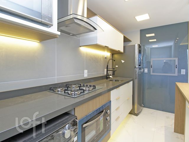 Apartamento com 60m², 2 dormitórios, 1 suíte, 1 vaga, Santana em Porto Alegre